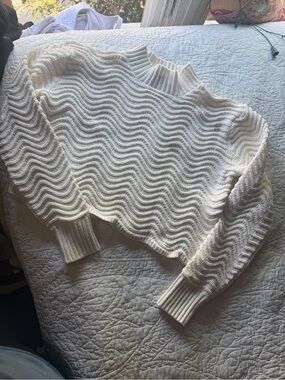 Women’s Cream Wave-Texture Knit Sweater